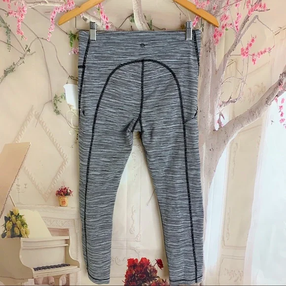 Athleta Ultimate Linear Lines Capris Pants - Picture 5 of 11